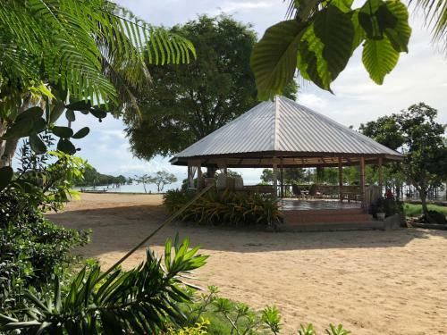Villa Bahay Kubo At Emerald Playa