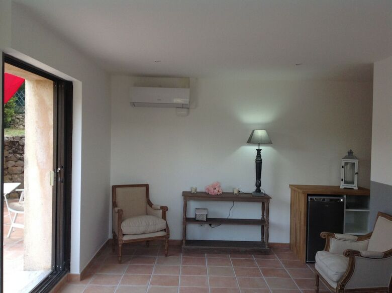 Hostal Le Patio Fleuri