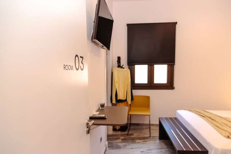 Hostal The 8 Rooms House