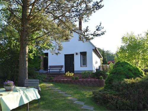 Modern Holiday Home In Guntersberge With Fish Pond