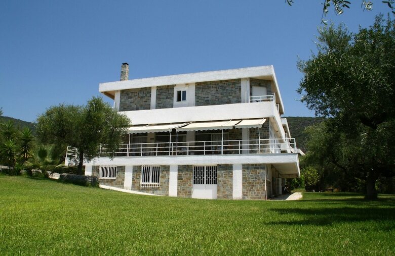 Kardamili Beach Hotel