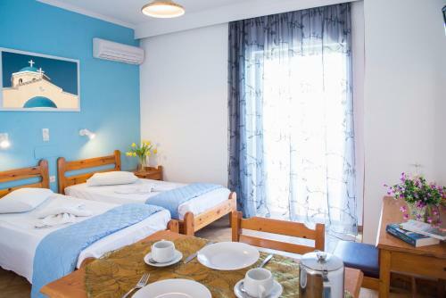 Yiannis Yard Studios & Apartments