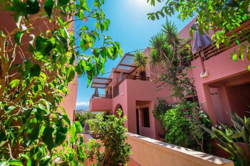 Aparthotel Anais Suites