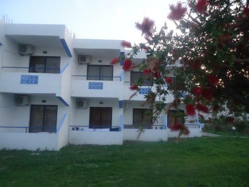 Eleni's Apartments