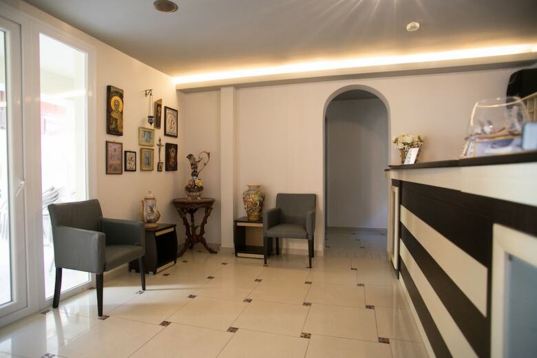 Rg Status Hotel