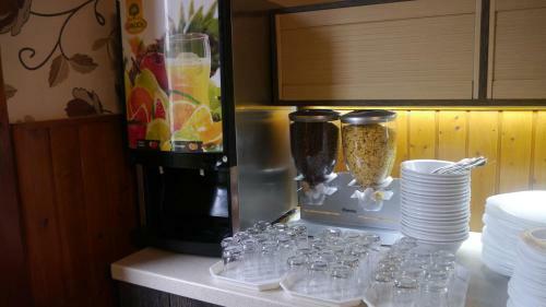 Tin�di Hotel �s �tterem