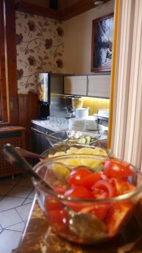 Tin�di Hotel �s �tterem