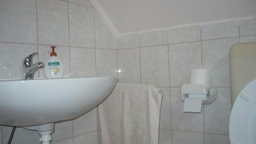 Hostal Ak�cvir�g Vend�gh�z �s Apartman
