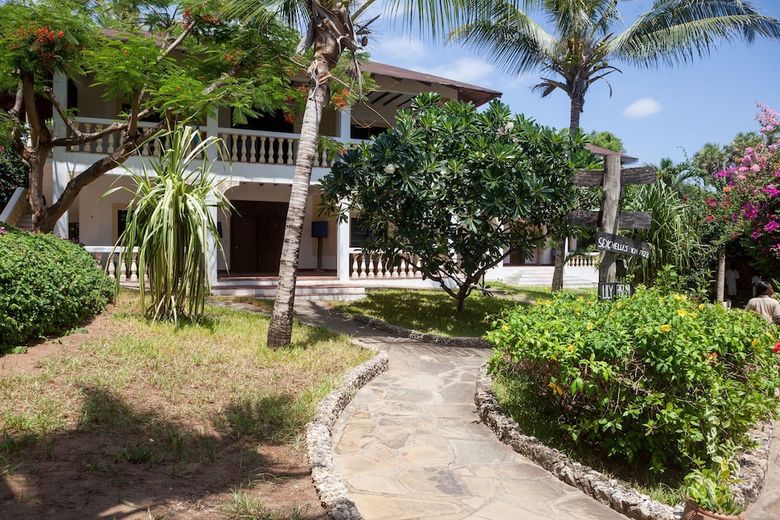 Hotel Lily Palm Resort