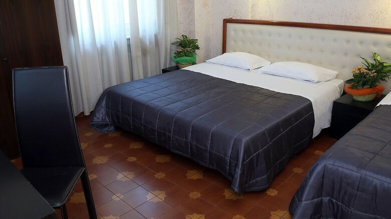 Hotel Roma Room