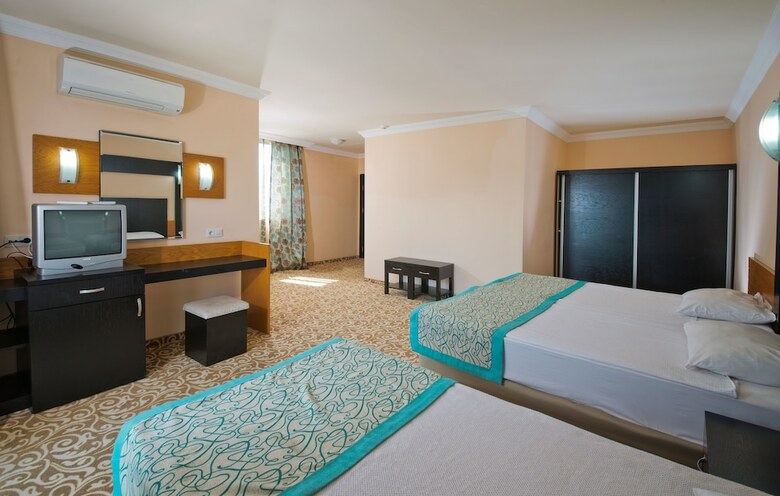 Mc Mahberi Beach Hotel