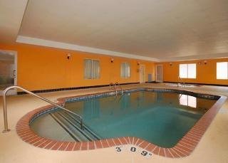 Hotel Comfort Suites At Harbison