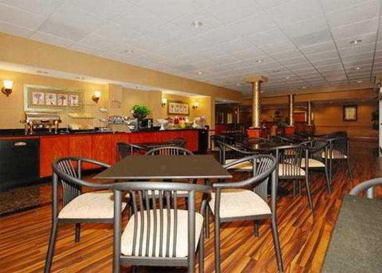 Hotel Comfort Suites At Harbison