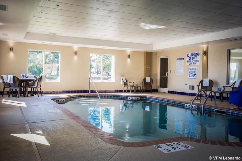 Hotel Comfort Suites At Harbison