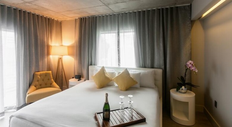 Hotel Riviera Suites South Beach