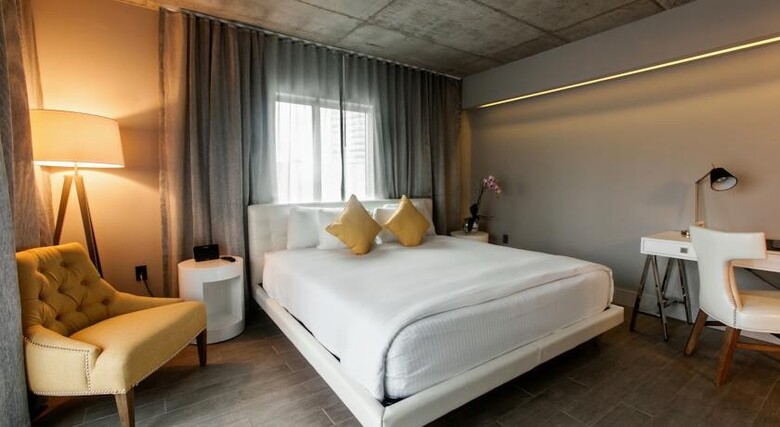 Hotel Riviera Suites South Beach