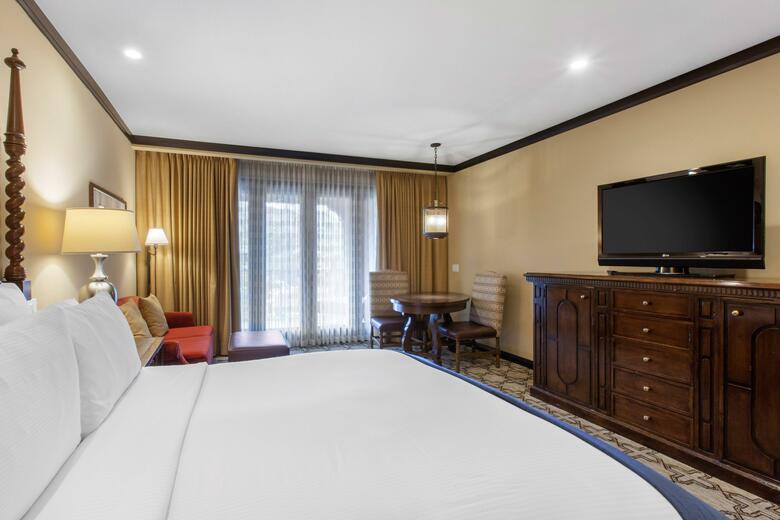Hotel Montelucia Resort & Spa