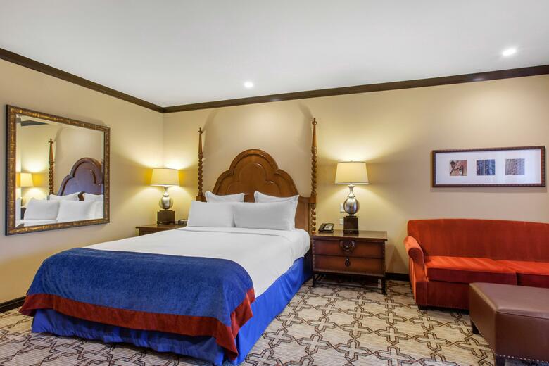 Hotel Montelucia Resort & Spa