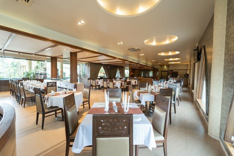 Hotel Neelam The Grand