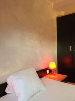Art Hotel Binders