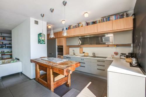 On The Lake Apartment