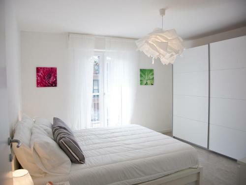 Marina's White Apartment