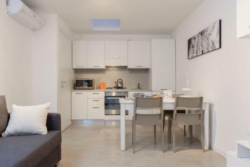Marina's White Apartment