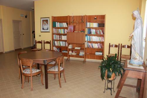 Hostal Centro Di Spiritualit� Maria Candida