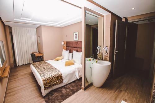 Down Town Hotel By Business & Leisure Hotels