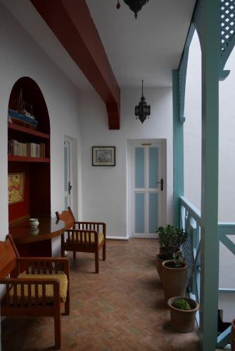Riad Ryad Watier