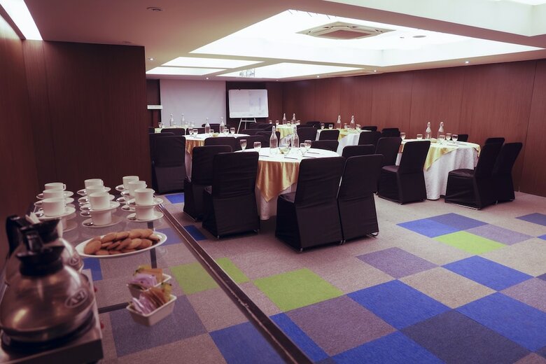 Hotel Royal Orchid Golden Suites