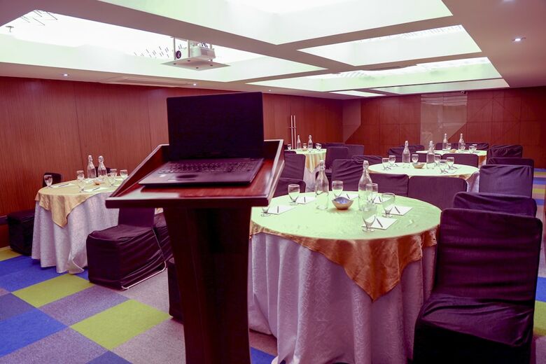 Hotel Royal Orchid Golden Suites