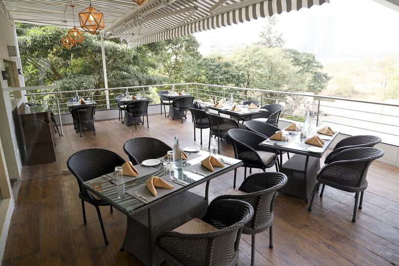 Hotel Royal Orchid Golden Suites
