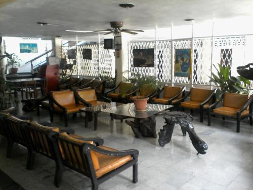 Hotel De Los Reyes