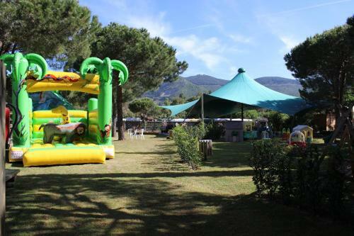 Camping Lacona Pineta