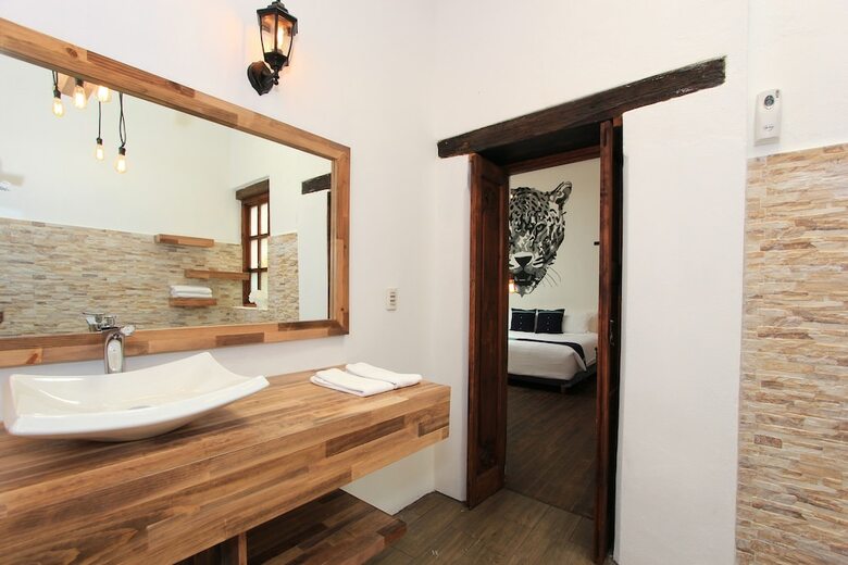 Sereno Art Hotel