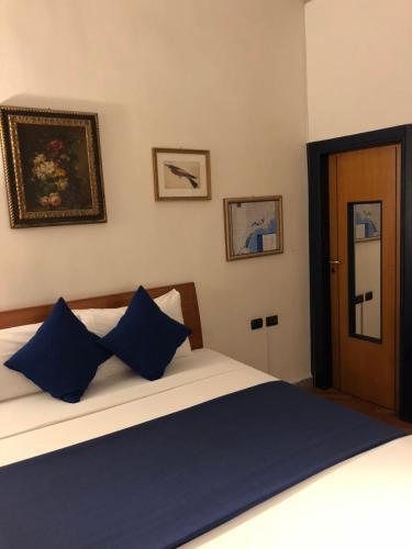 Santa Maria La Nova 21 B&B