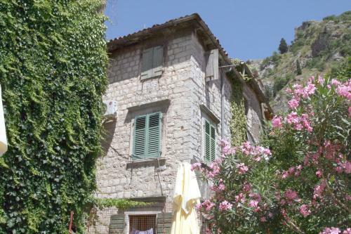 Character Apartment Right