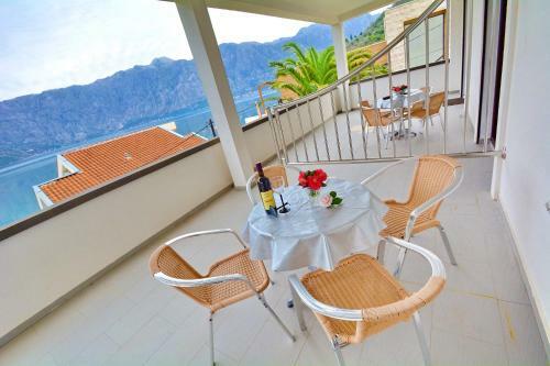 Cattaroom Apartments