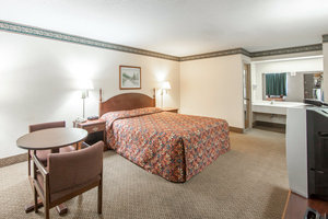 Hotel Econo Lodge Inn  And  Suites East