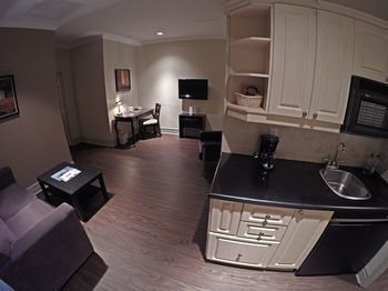 Grand Hotel And Suites