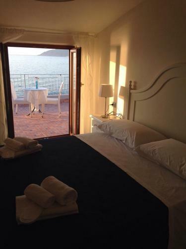 Hostal Affittacamere Lo Scoglio