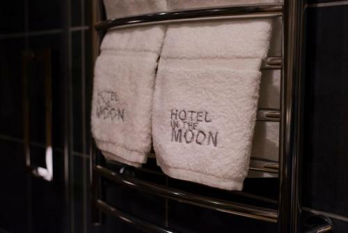 Hotel In The Moon (adult Only)