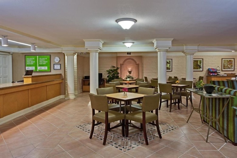 Hotel La Quinta Inn Airport West