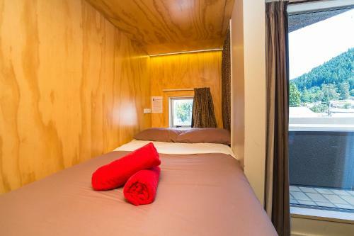 Sir Cedrics Tahuna Pod Hostel