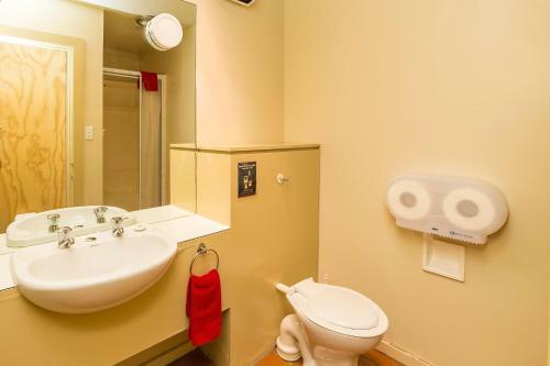 Sir Cedrics Tahuna Pod Hostel