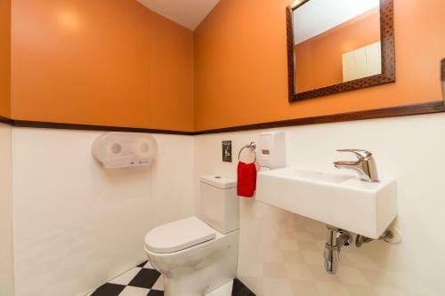 Sir Cedrics Tahuna Pod Hostel