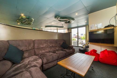 Sir Cedrics Tahuna Pod Hostel