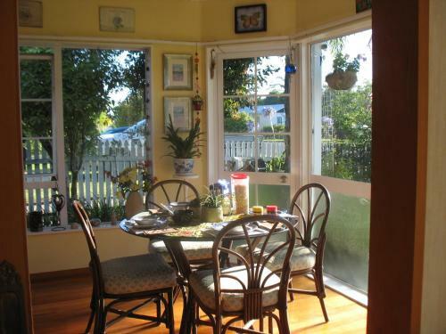 Rosalie On Albert B&B