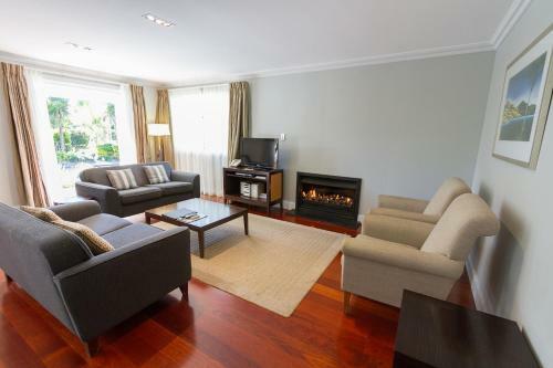 Lodge Russell Cottages